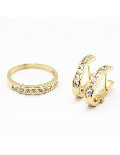 Conjunto de pendientes y sortija realizados en oro amarillo de 18 Kts en forma de hilera de circonitas.