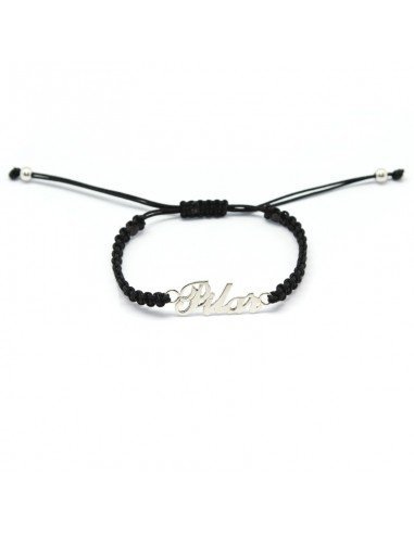 Pulsera realizada en macramé con el nombre en plata.