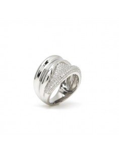 Sortija ancha de plata con engaste de circonitas