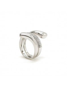 Sortija de plata de ley de diseño cruzado con circonitas