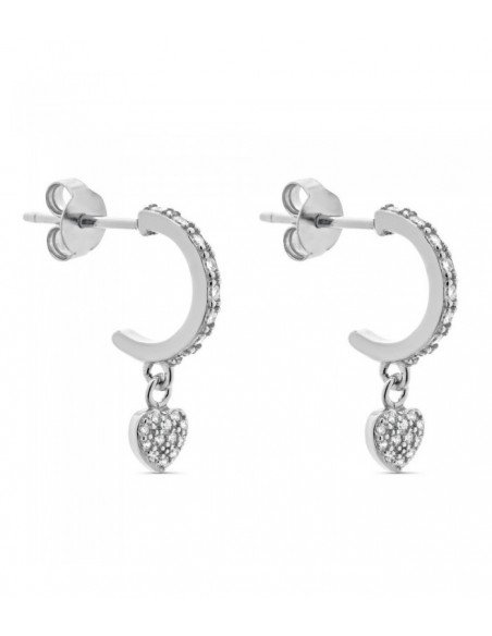 Pendientes de aro y corazón colgando