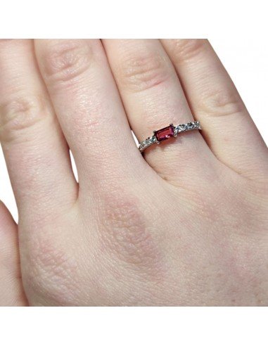 Anillo fino piedra roja